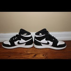 Nike Air Jordan Retro (Black & White)